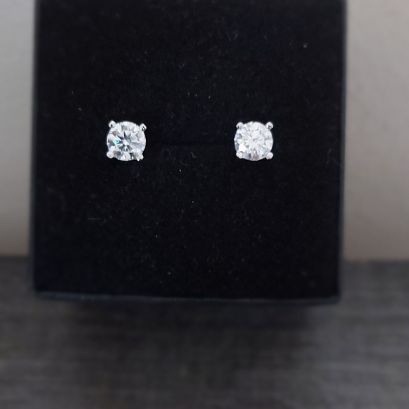 0.5 Carat Moissanite 925 Silver Sterling Stud Earrings - Picture 3 of 7